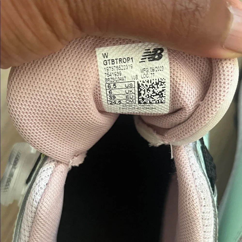 New Balance Boa light pink and Mint Sneakers - US 6.5 - Picture 4 of 6